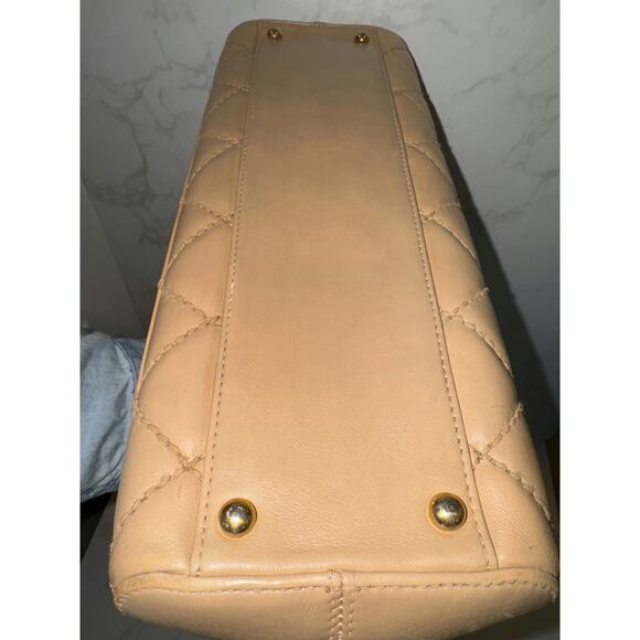 Chanel Vintage Gold Lambskin Leather Handbag - Good Condition - Picture 4 of 13